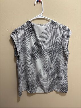Calvin Klein Black & White Geometric Cap-Sleeve Blouse